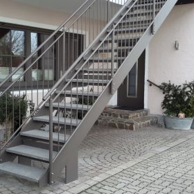 Treppe ohne Stützen Metallbau Klass Adelshofen